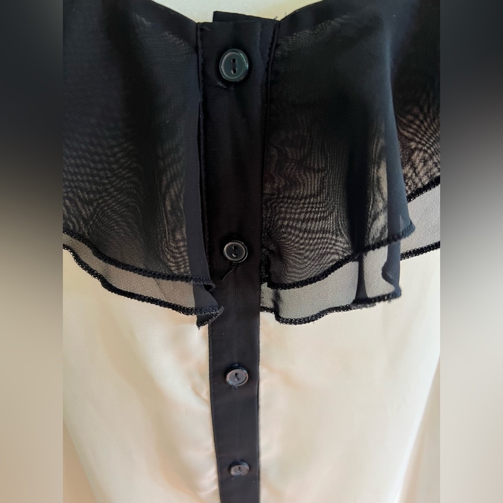 Maurices Sheer Front Cream and Black Blouse Size 1 (16-18) - Picture 2 of 5